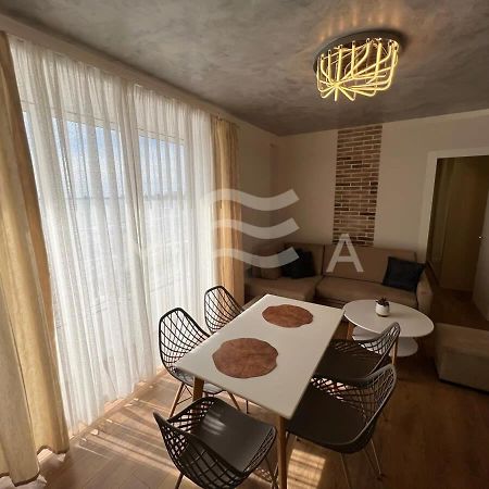 Yacht Club 573 Apartment Драч Екстериор снимка