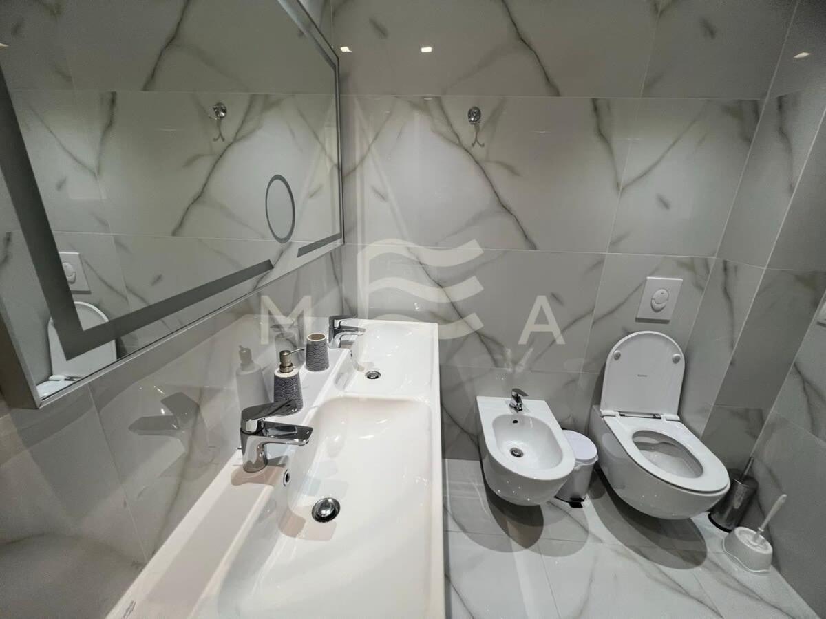 Yacht Club 573 Apartment Драч Екстериор снимка