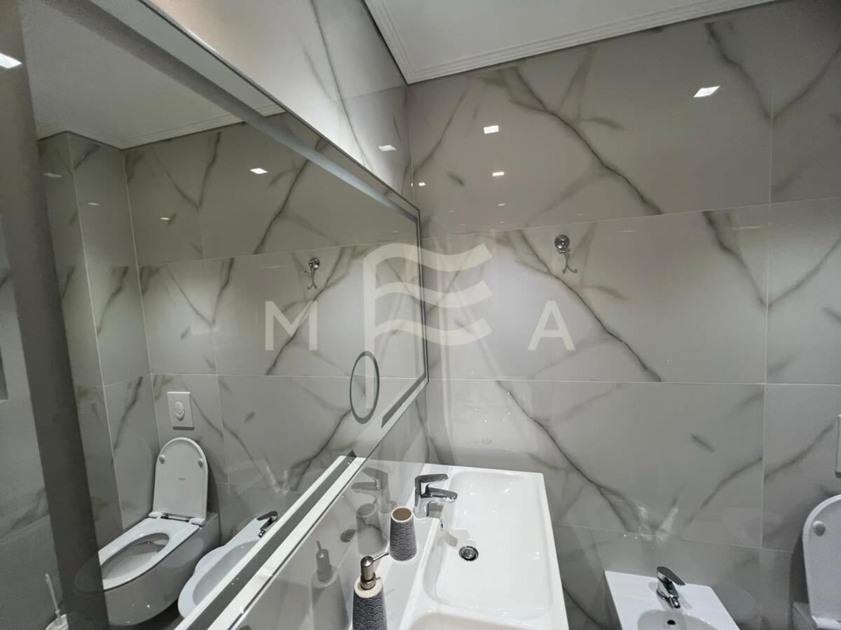 Yacht Club 573 Apartment Драч Екстериор снимка